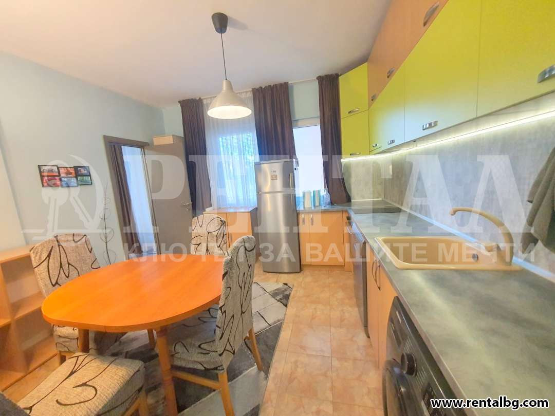 Просторен апартамент в Тракия 1 4