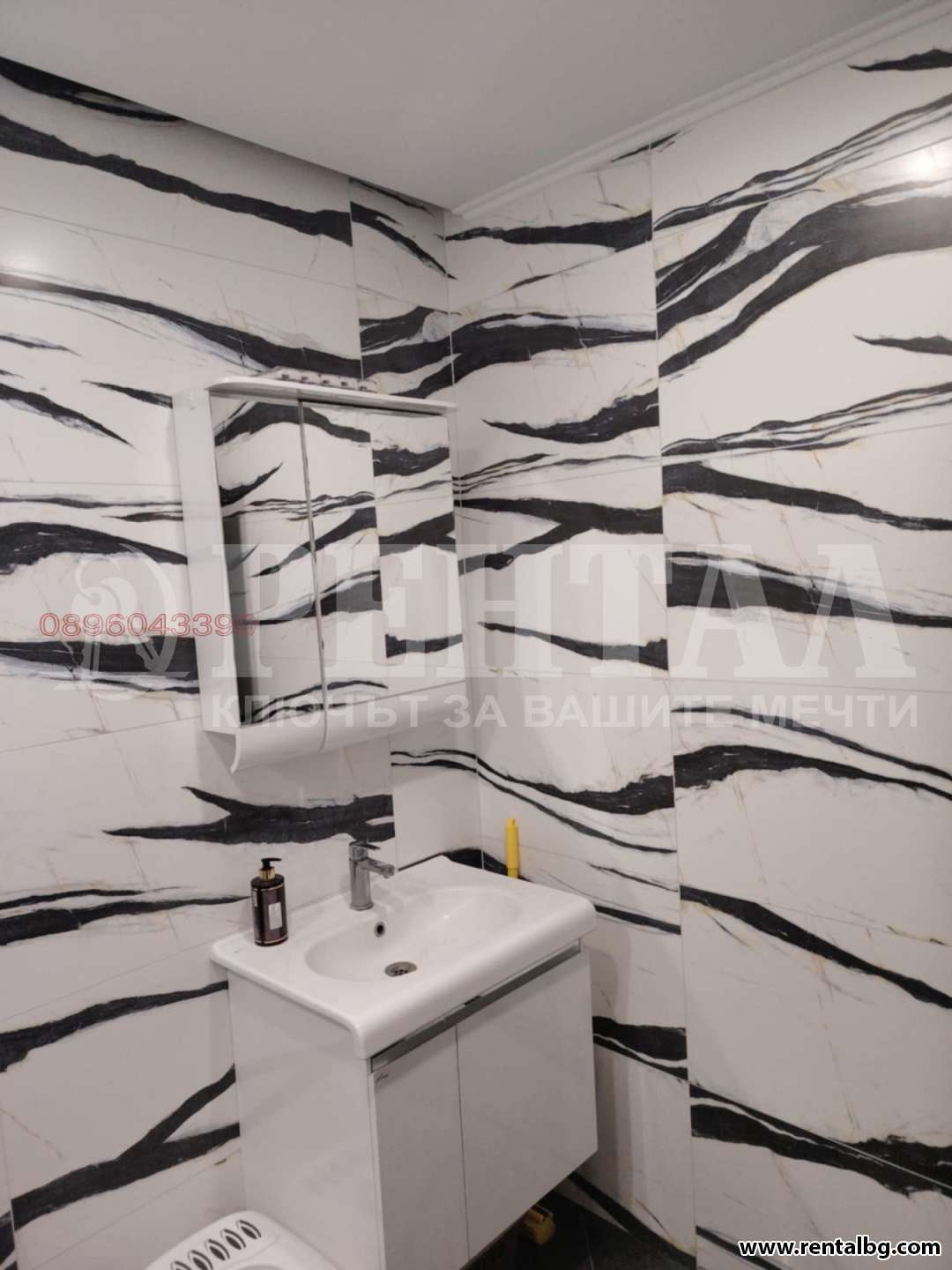 Просторен апартамент в Смирненски 3 2