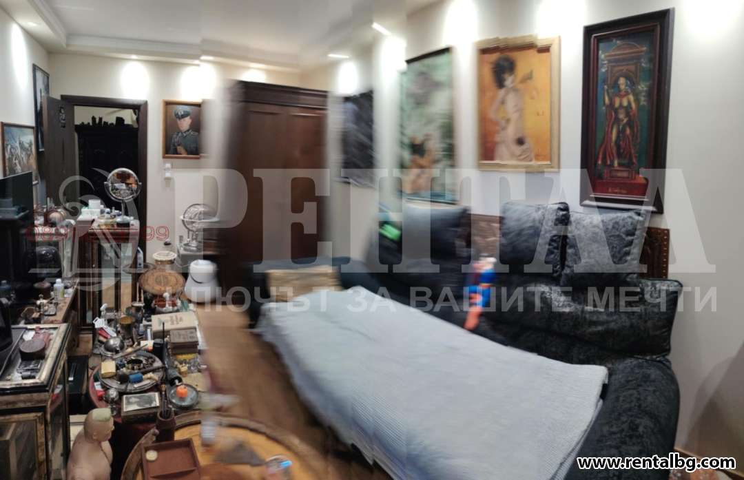 Просторен апартамент в Смирненски 3 4