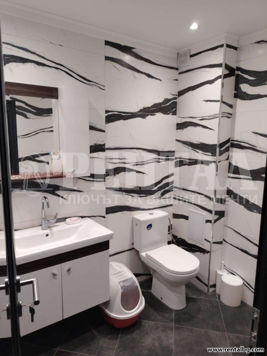 Просторен апартамент в Смирненски 3 6